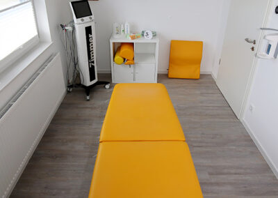 Behandlungsraum mit Elektrotherapie