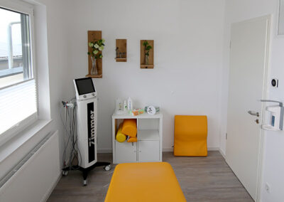 Behandlungsraum mit Elektrotherapie